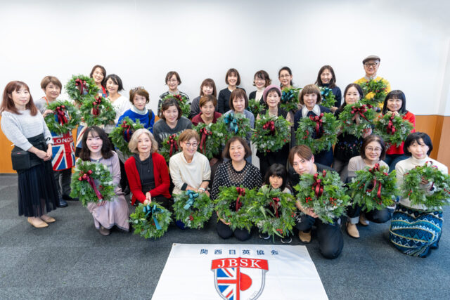 本格的イギリススタイル｜エバーグリーンのクリスマスリース講習会【関西日英協会】