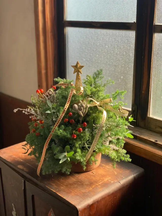 フレッシュグリーンのクリスマスツリー
#アトリエ花の夢クリスマスアレンジ
#アトリエ花の夢
#黒川博子
#フラワーワークスジャパン
