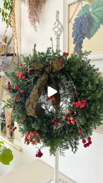 クリスマスリースレッスン🎄  はじめてリースを作られた生徒さんがた🎄🎄🎄  モフモフです〜🎄🎄🎄
めっちゃ可愛い〜🎄🎄🎄  楽しんでいただけました😊  🌿🌿🌿🌿🌿
兵庫県西宮市　アトリエチアー
体験レッスン受付中
プロフィールのリンクからどうぞ  #アトリエチアー 
#クリスマスリース
#フラワーワークスジャパン